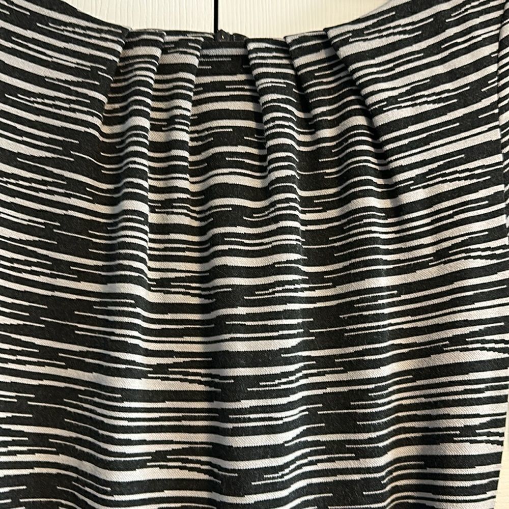 TRINA TURK Women’s Black & White Belted Zebra Stripe 3/4 Sleeve Dress Size 6 - Picture 2 of 8